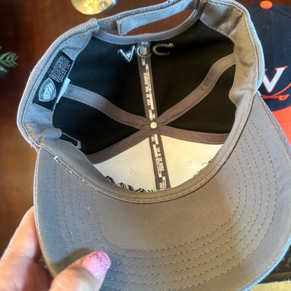 Two used uva hats wore maybe two times - Picture 6 of 16
